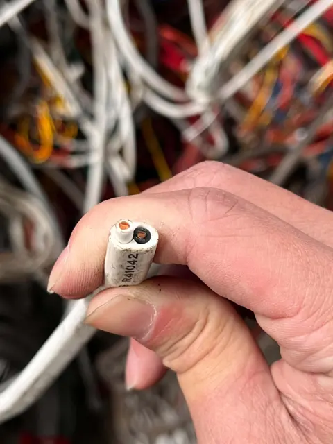 中線（硬）（電線電纜）